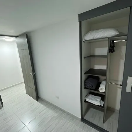 Comodo Y Amplio Apartamento En Laureles Medellín Exterior foto