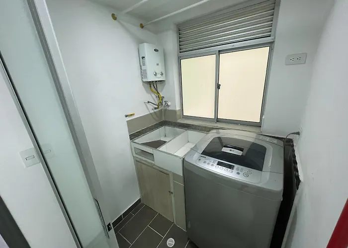 Comodo Y Amplio Apartamento En Laureles