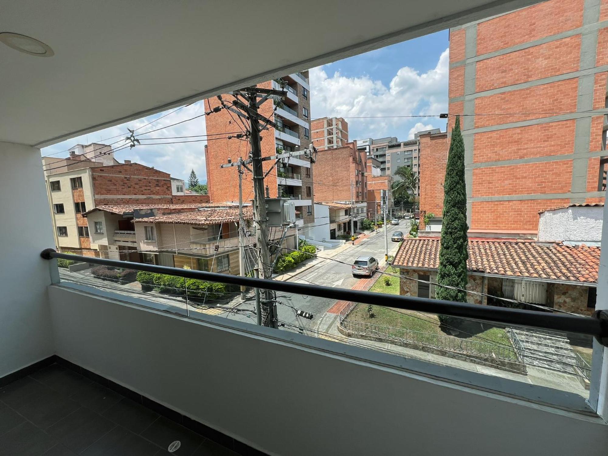 Comodo Y Amplio En Laureles * Medellin