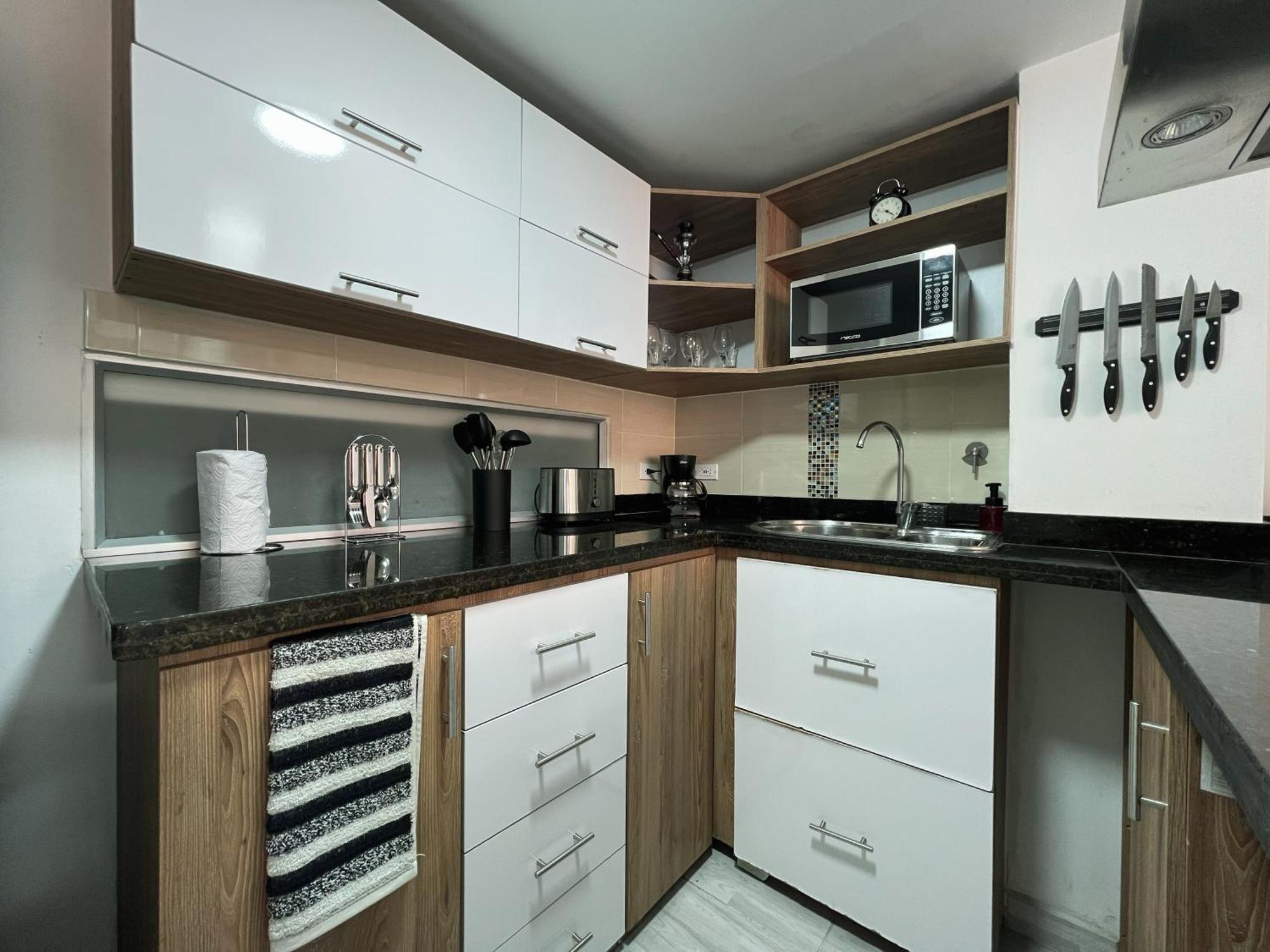 Apartment Comodo Y Amplio En Laureles Medellin